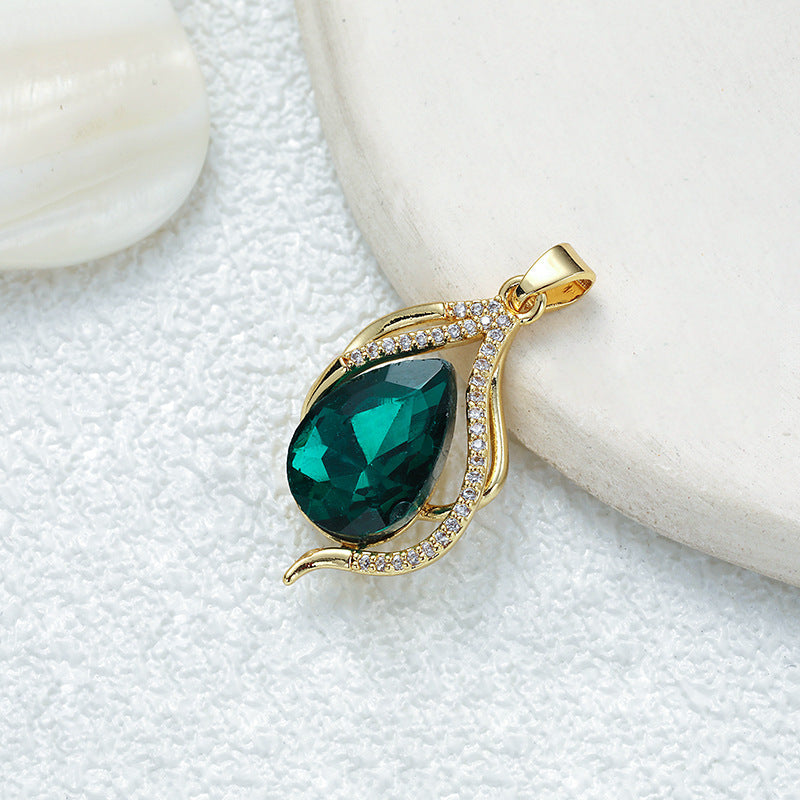 Emerald Pear Prong