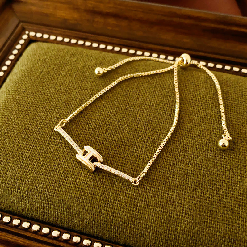 I-shaped golden bracelet