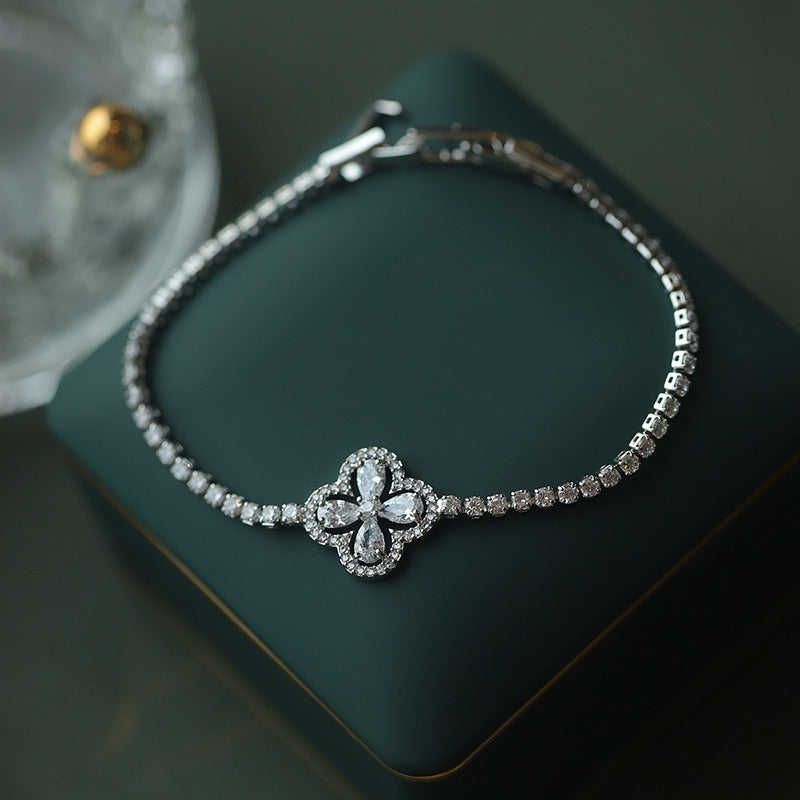 Full zircon clover bracelet