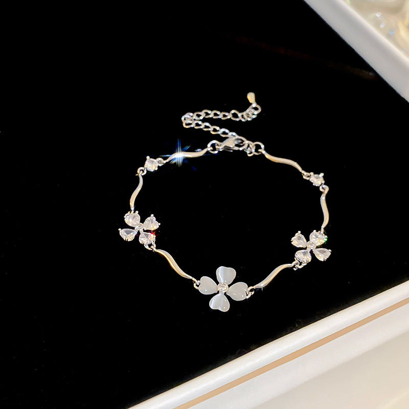 Three flower silver bracelet