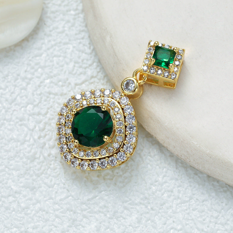 Emerald Round With Square Drill