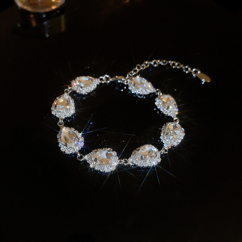 8 water droplet shaped zircon bracelet